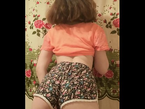 ❤️ Секси младо бебе кое ги соблекува шорцевите пред камера ☑ Само порно кај нас ️❤