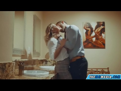 ❤️ Кога бујна русокоса ќе ве заведе во јавен тоалет ☑ Само порно кај нас ️❤